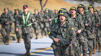 El Gobierno surcoreano anuncia el final de las exenciones al servicio militar a deportistas y artistas