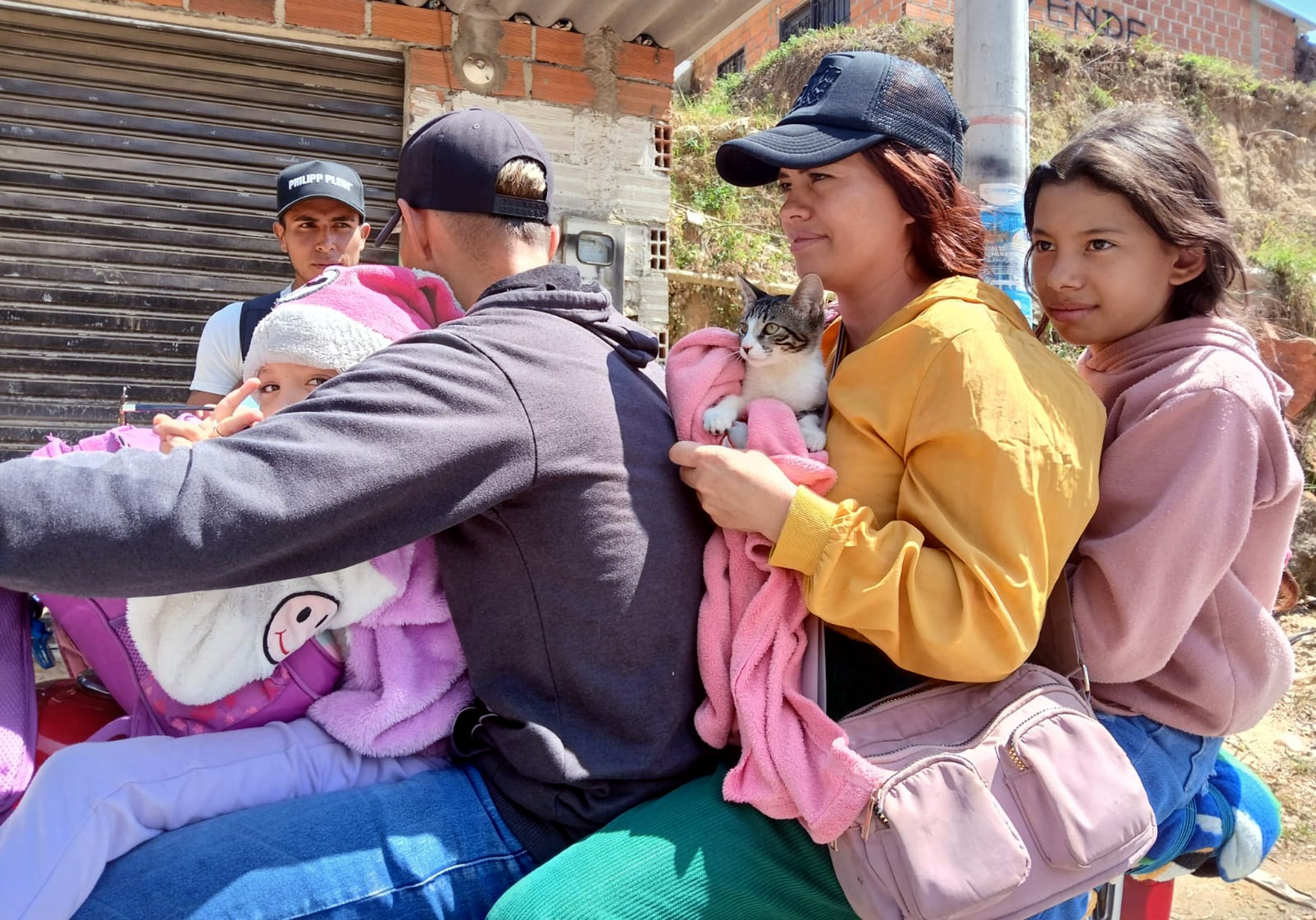 La falta de reconocimiento y protección estatal agrava el peligro para quienes defienden los derechos humanos en Colombia, según organizaciones sociales - crédito Ana Inés Vega/EFE