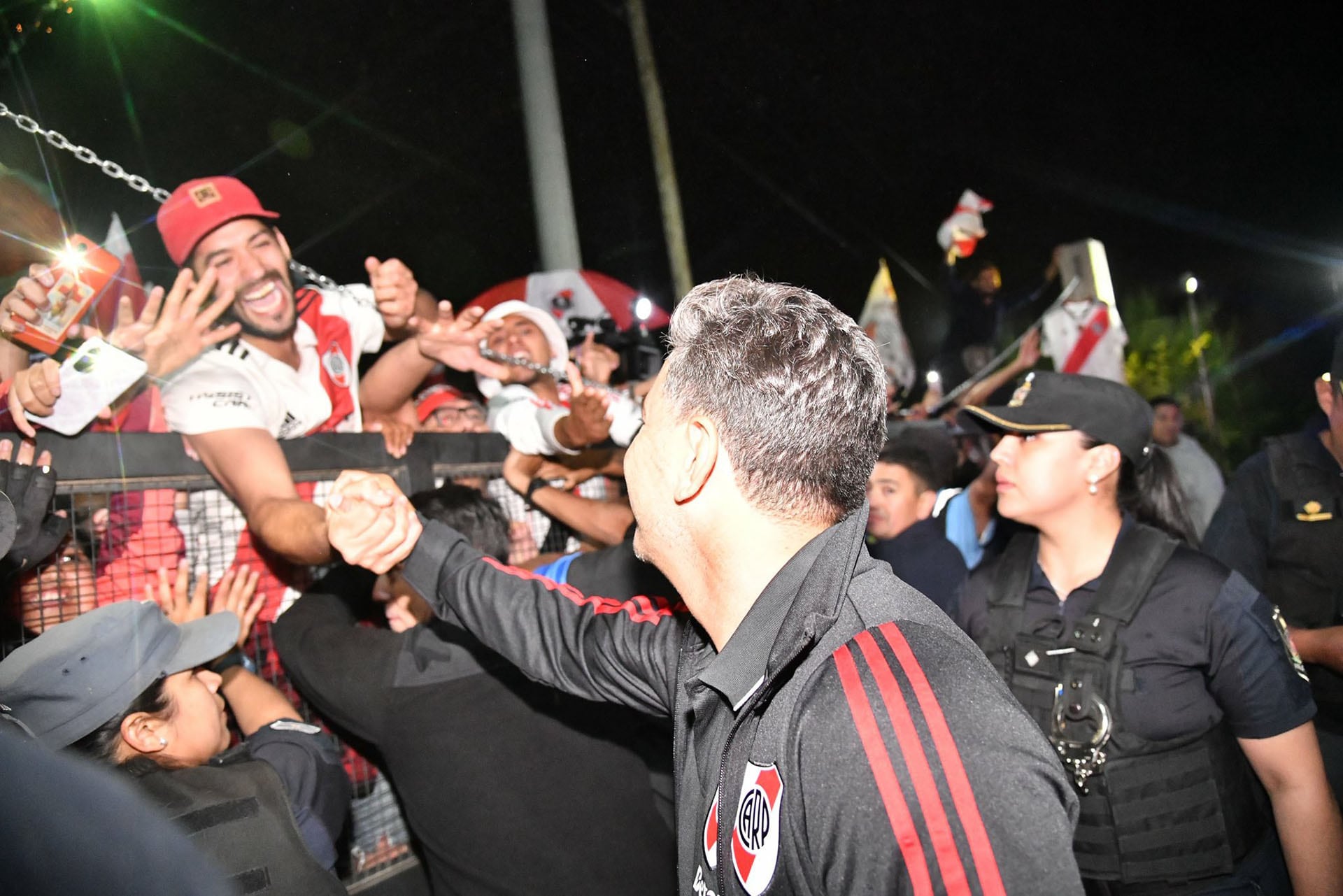 River fue recibido por una multitud en San Martín de los Andes (@RiverPlate)