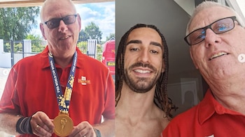 El gesto de Cucurella con un cartero de Horsham: el lateral le dejó coger su medalla de campeón del mundo