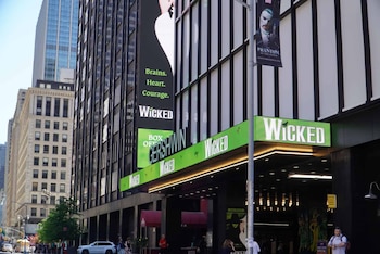 El exitoso musical del Gershwin Theatre integra una cartelera que combina clásicos de Broadway con producciones más recientes.