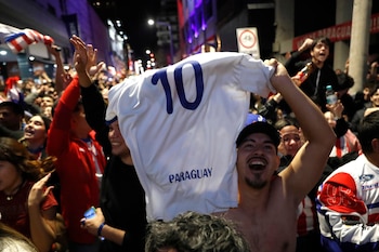Las calles de Asunción celebraron la victoria de Paraguay contra Alemania en el Mundial