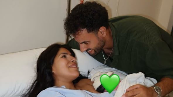 Isa Pantoja y Asraf Beno dan la bienvenida a Cairo. (Instagram)