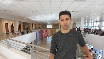 Huyó del régimen talibán y