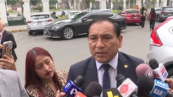 Congresista Flavio Cruz reclama a José Balcázar por no incluirlo en cita con el Papa León XIV: “Yo lo puse ahí y se olvidó de mí”
