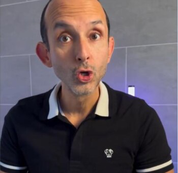 Francisco Rosero durante su publicación