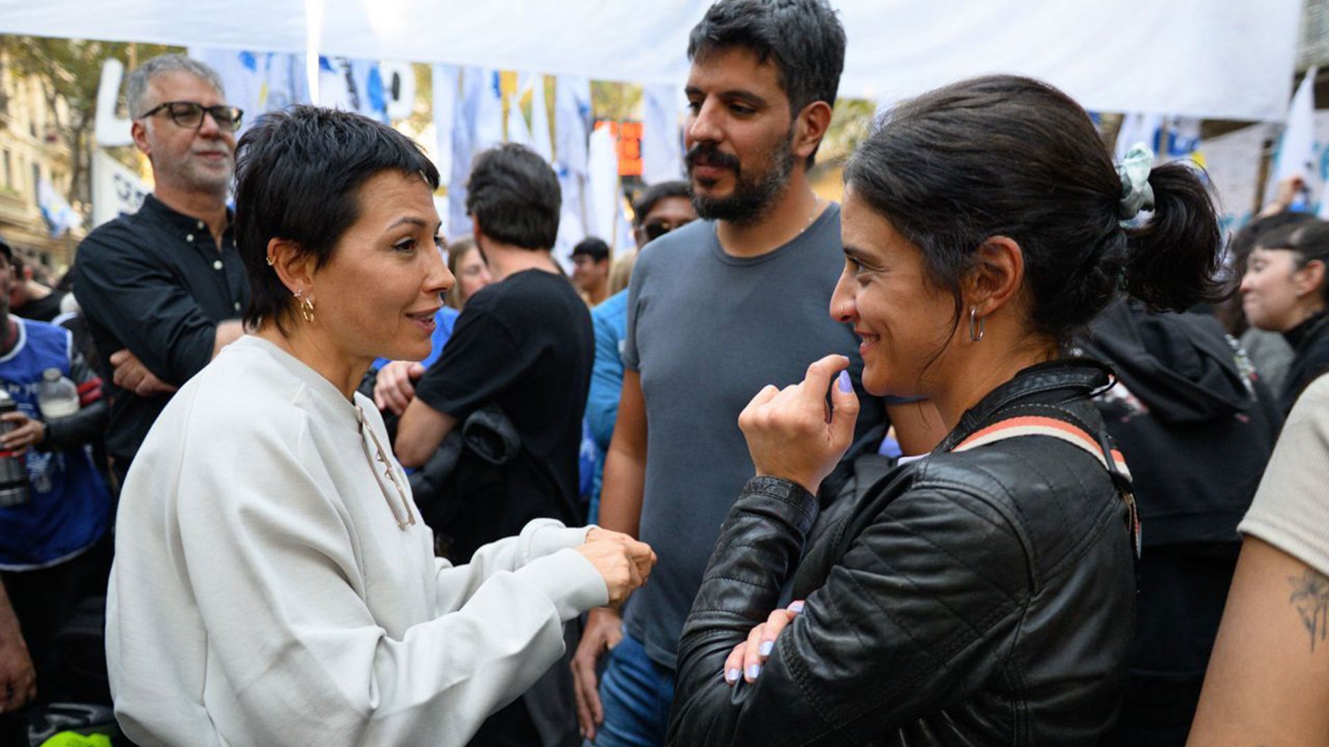 La intendenta de Quilmes, Mayra Mendoza, y la diputada nacional Lucía Cámpora fueron parte de la columna kirchnerista en la Marcha Federal Universitaria