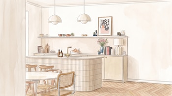 Ilustración en acuarela de una cocina con isla de azulejos, lámparas colgantes, estantes decorados y mesa de comedor con sillas.