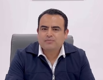 El presidente municipal de Xalatlaco dio a conocer que se había separado del cargo al funcionario. (Impresión de video)