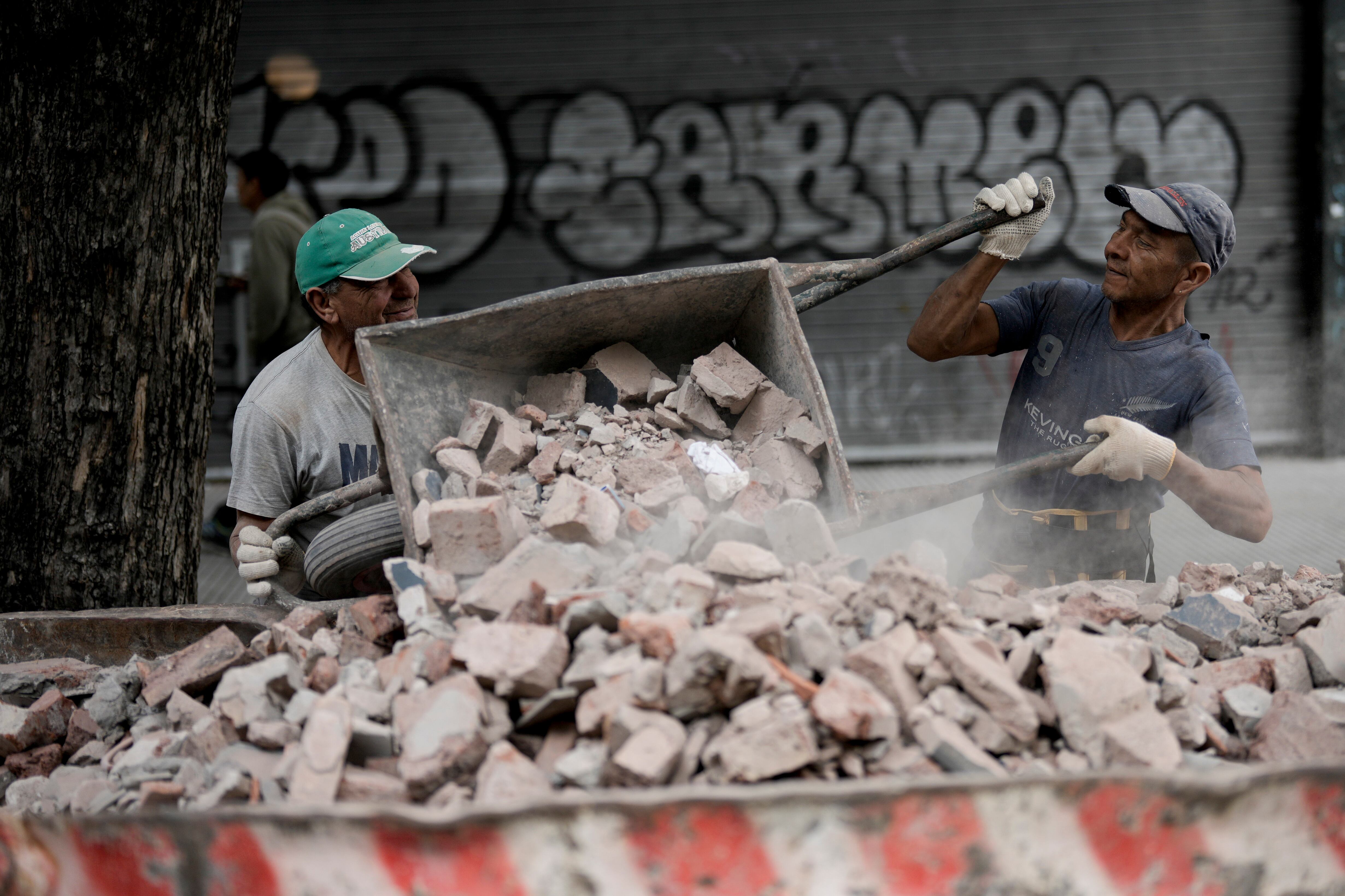 Los materiales registraron el menor aumento anual frente a otros componentes de la construcción (AP Foto/Rodrigo Abd)