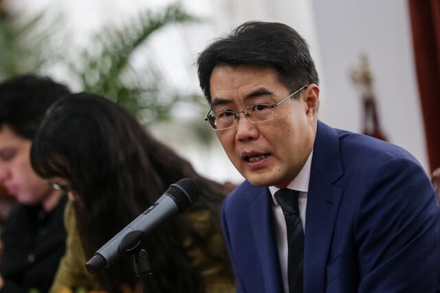 El embajador Zhu Jingyang pidió mantener una relación equilibrada con China y Estados Unidos para preservar las oportunidades de negocios - crédito John Paz/Colprensa