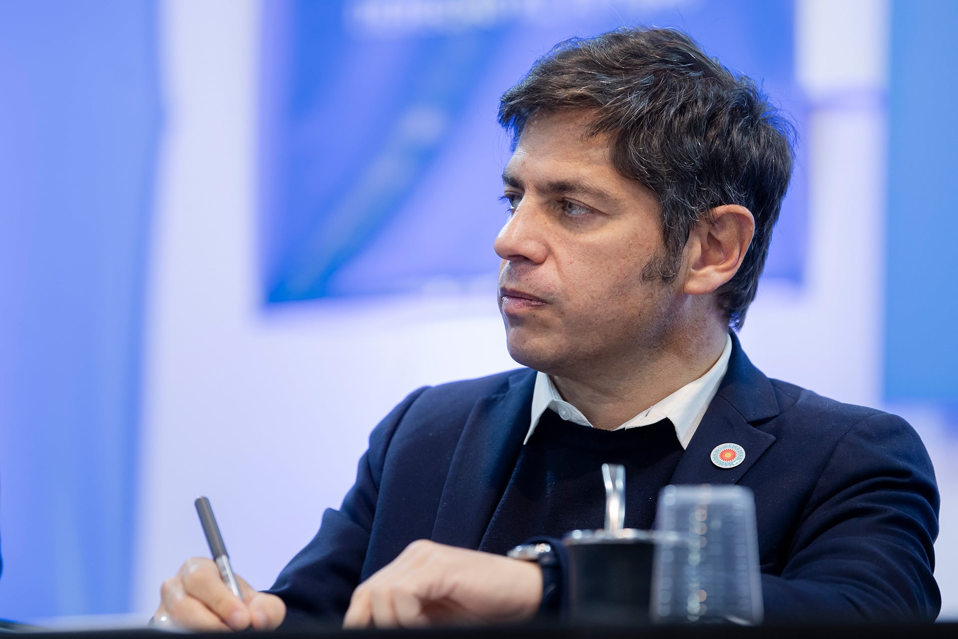 Axel Kicillof encuentra en el silencio una parte importante de su táctica política en tiempos donde la interna está al rojo vivo