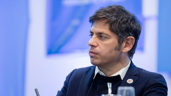 Kicillof se blinda frente a la interna con los Kirchner: el silencio como protección y la cautela como sello