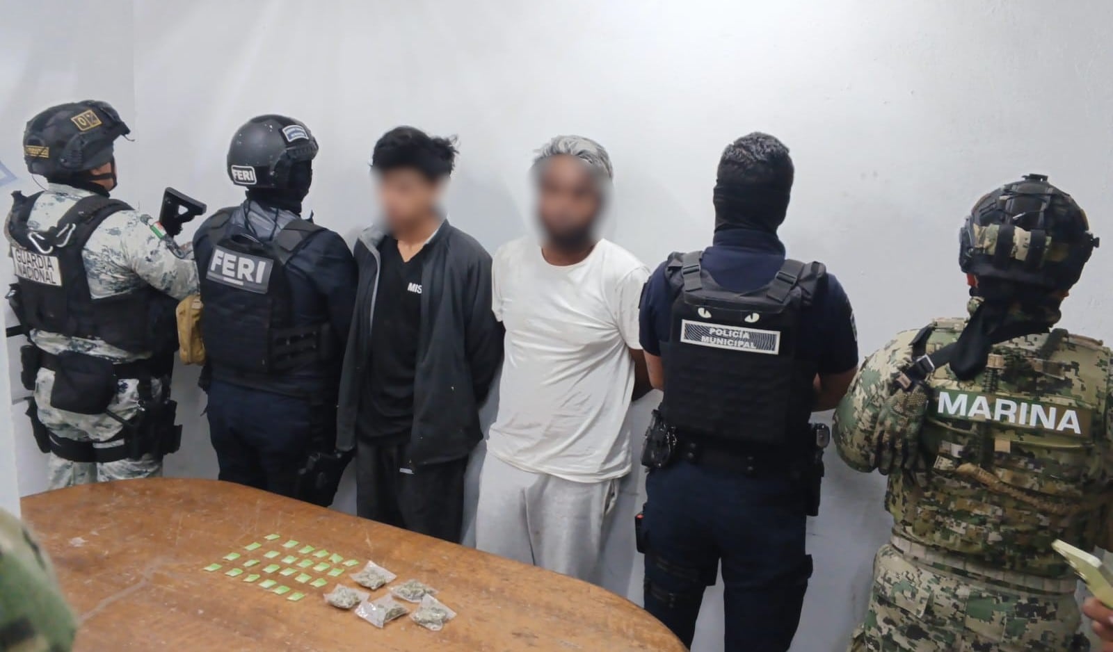 Uno de los detenidos es originario de Guerrero; el otro, de Playas de Rosarito. Ambos quedaron a disposición del Ministerio Público. Crédito: Especial