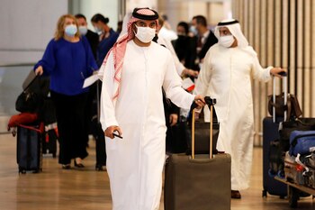 Hombres de negocios llevan su