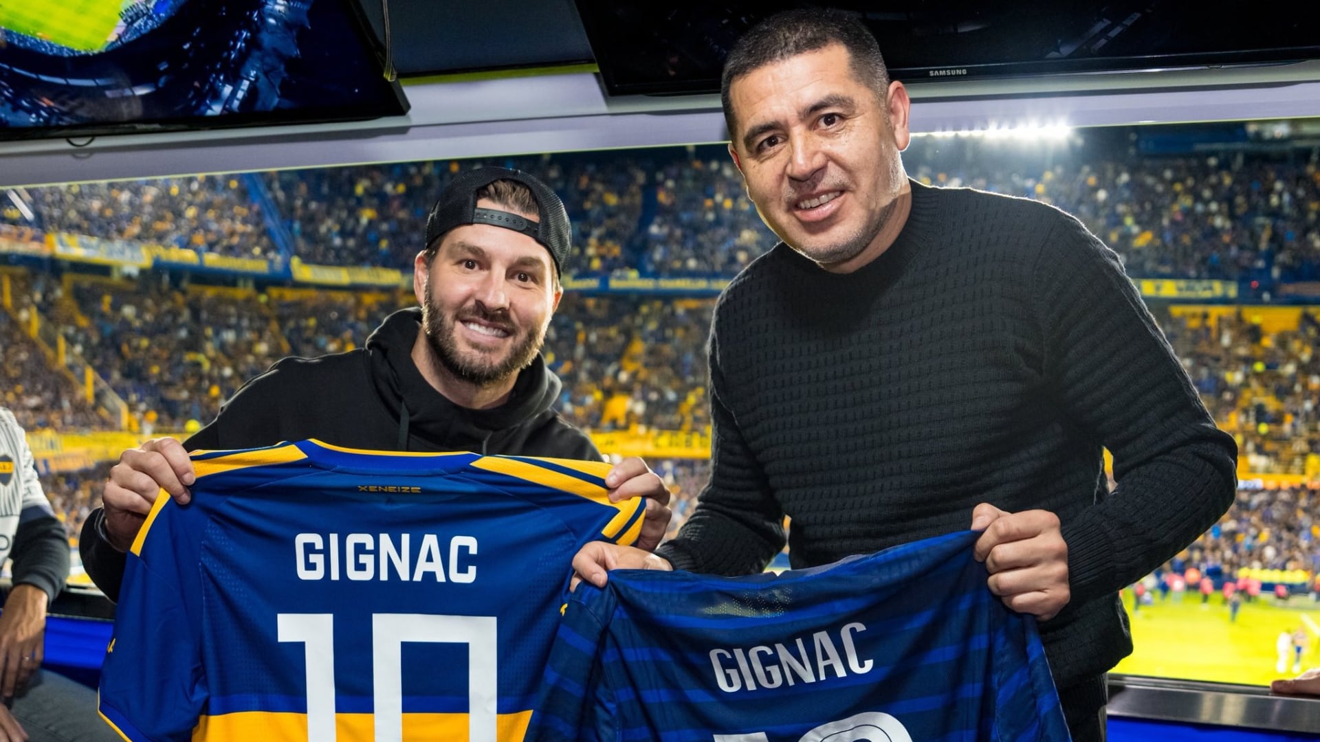 En su visita, Gignac presenció la victoria 3-0 ante el Union y comparó el ambiente con su paso por el Olympique de Marsella, donde solía ver banderas de Boca y de la Selección Argentina. (X/ @BocaJrsOficial)