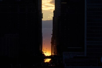 Astronomical phenomenon “Manhattanhenge” illuminates New York: times, places and tips to enjoy it Astronomical phenomenon “Manhattanhenge” illuminates New York: times, places and tips to enjoy it