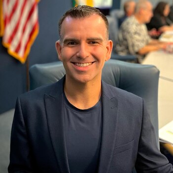 Alex Fernandez, comisionado de Miami