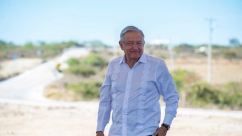 Detuvieron a AMLO para exigirle
