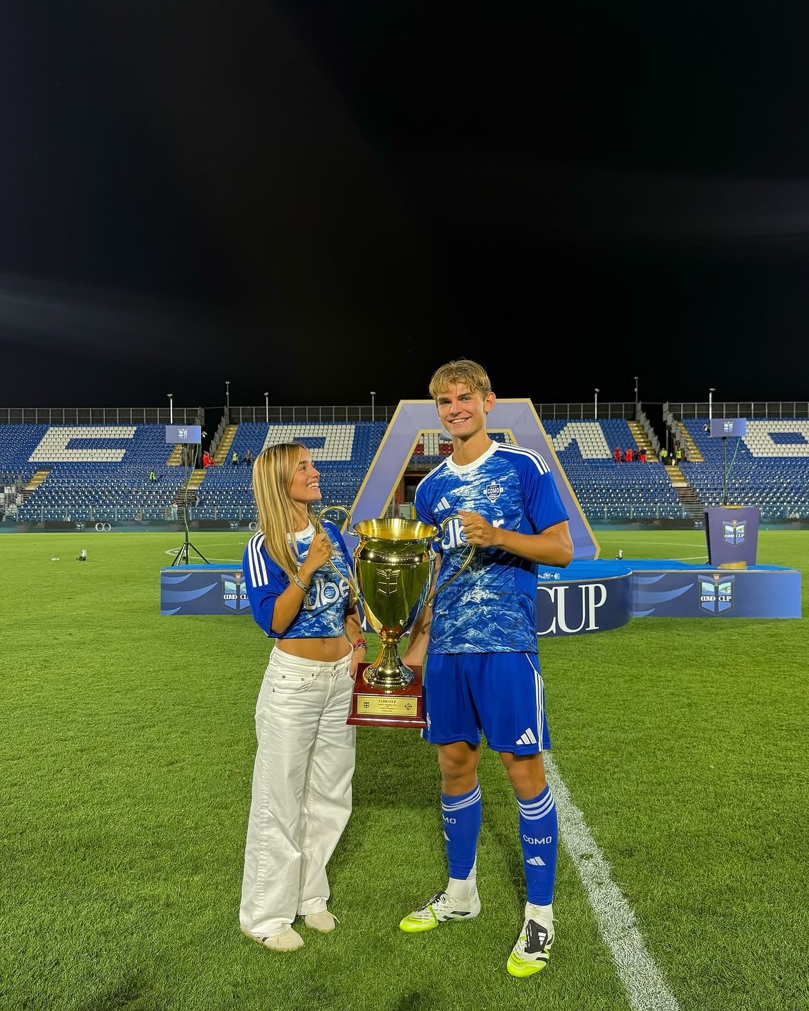 Ella sigue la carrera del actual jugador del Como de Italia (Créditos: @emmaramirezz_/Instagram)