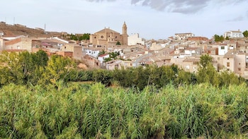 El refugio de Rossy de Palma en Teruel: un pequeño pueblo con una iglesia barroca del siglo XVIII, un yacimiento romano y una increíble Semana Santa
