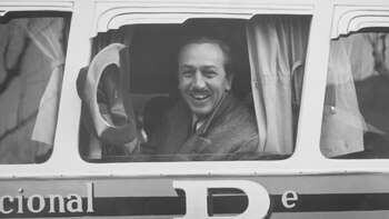 Walt Disney saluda desde la