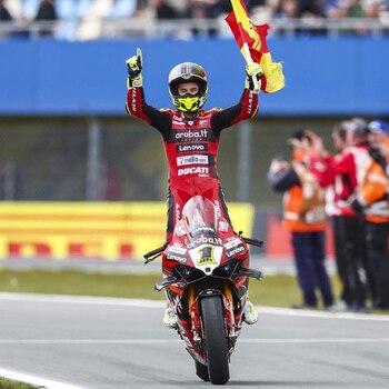 Álvaro Bautista celebra su segundo