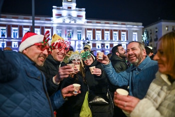 Un grupo de personas disfrutan