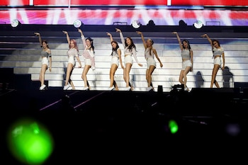 Integrantes del grupo Girls Generation durante el SMTOWN LIVE 2022. (REUTERS/ Heo Ran)