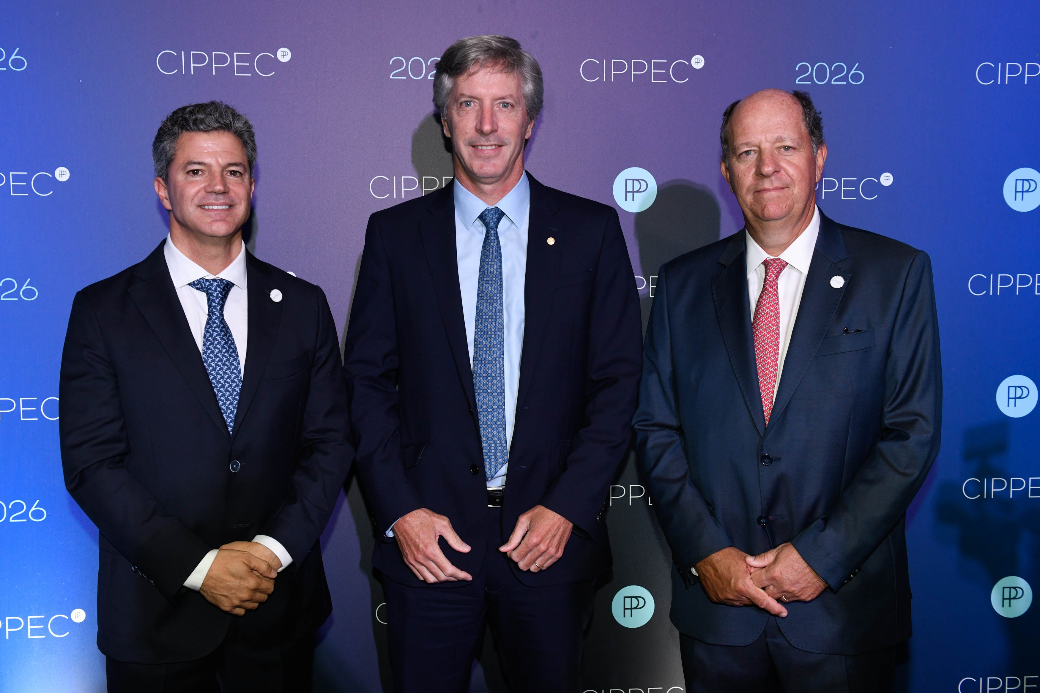 Laspina y Orlando, de Cippec, junto a Santiago Bausili, presidente del BCRA