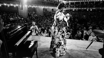 Ella Fitzgerald cantando en Lucerna