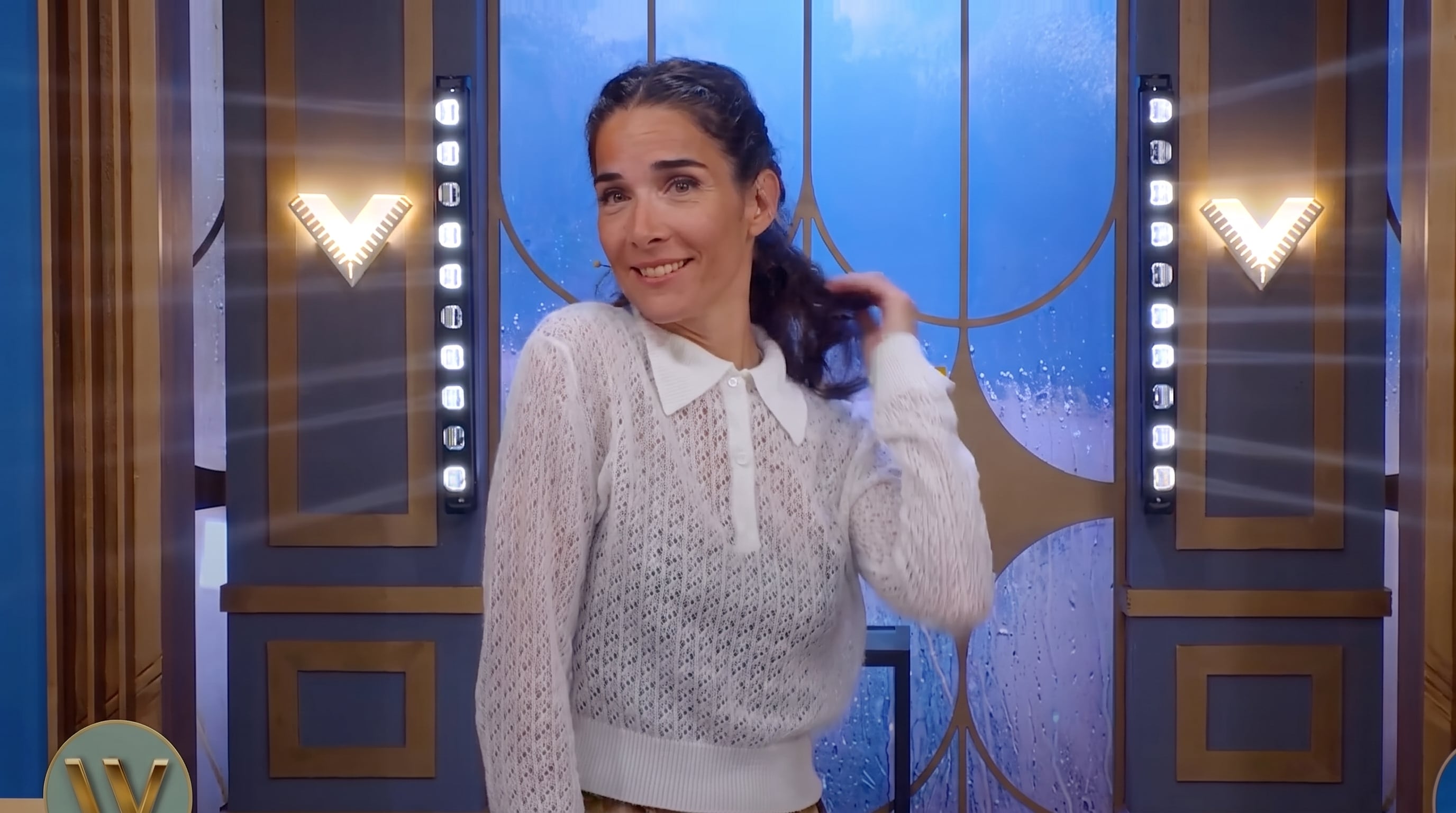 Entre seda, estampado y trencitas: el deslumbrante look urbano de Juana Viale