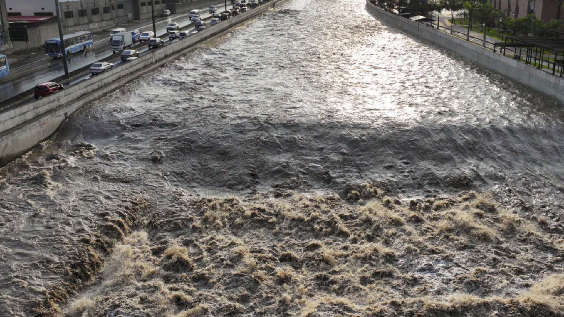 Hace unos días, el río Rímac alcanzó un nivel crítico y autoridades advirtieron riesgo de desbordes en zonas cercanas. (Foto: Agencia Andina)