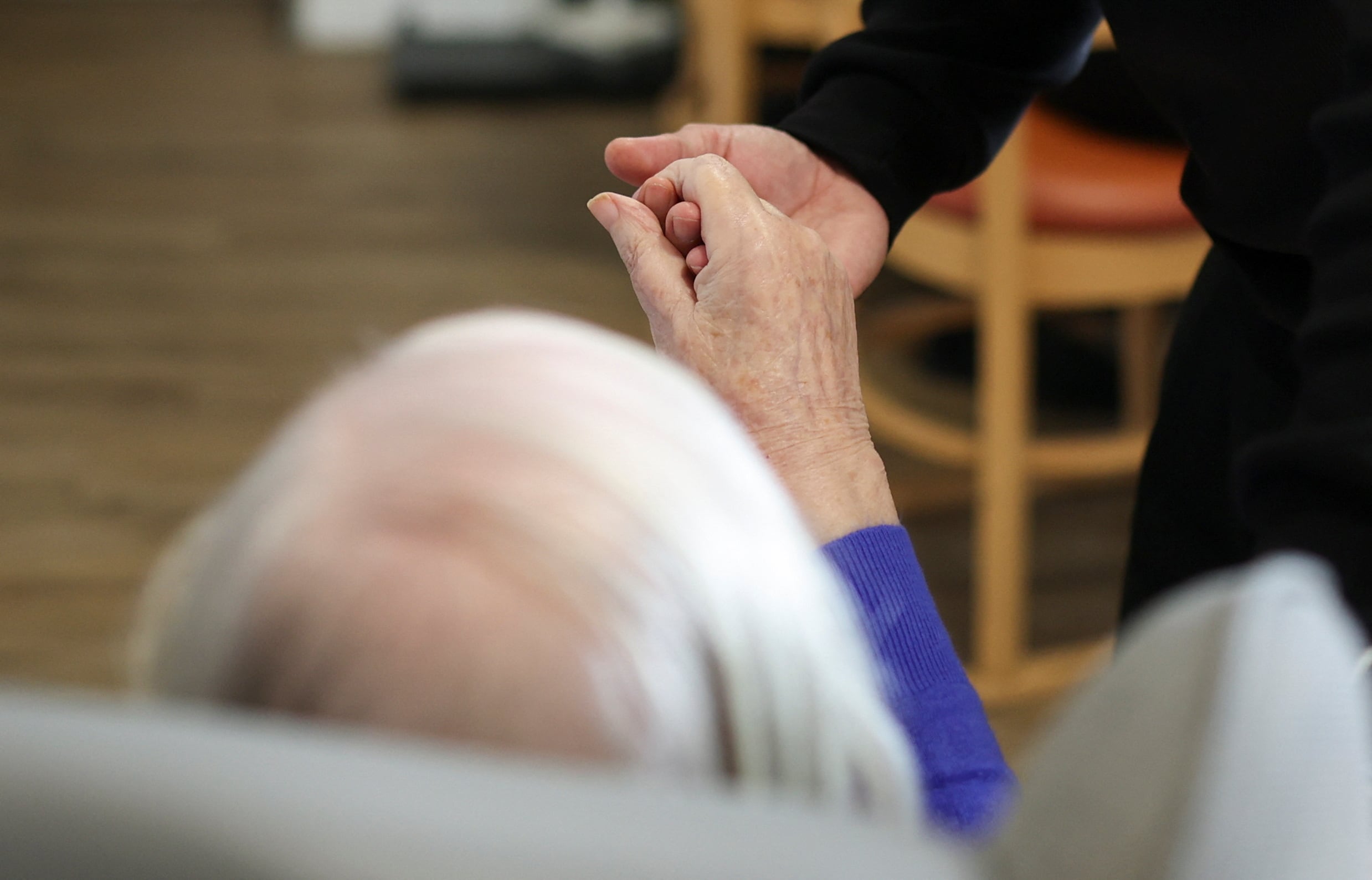 El número de personas de 85 años o más crecerá cerca de 60% en 10 años y la atención geriátrica necesitaría expandir su dotación 32% para 2033. REUTERS/Isabel Infantes