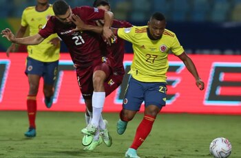 Jaminton Campaz con la Selección