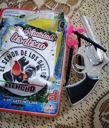 La imagen aparece junto con