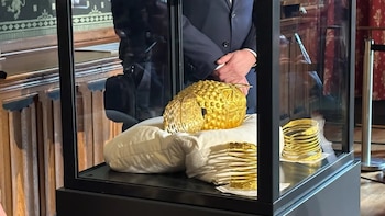 Tras un robo internacional al Museo Drents, un casco de oro de 2.500 años es recuperado en Países Bajos