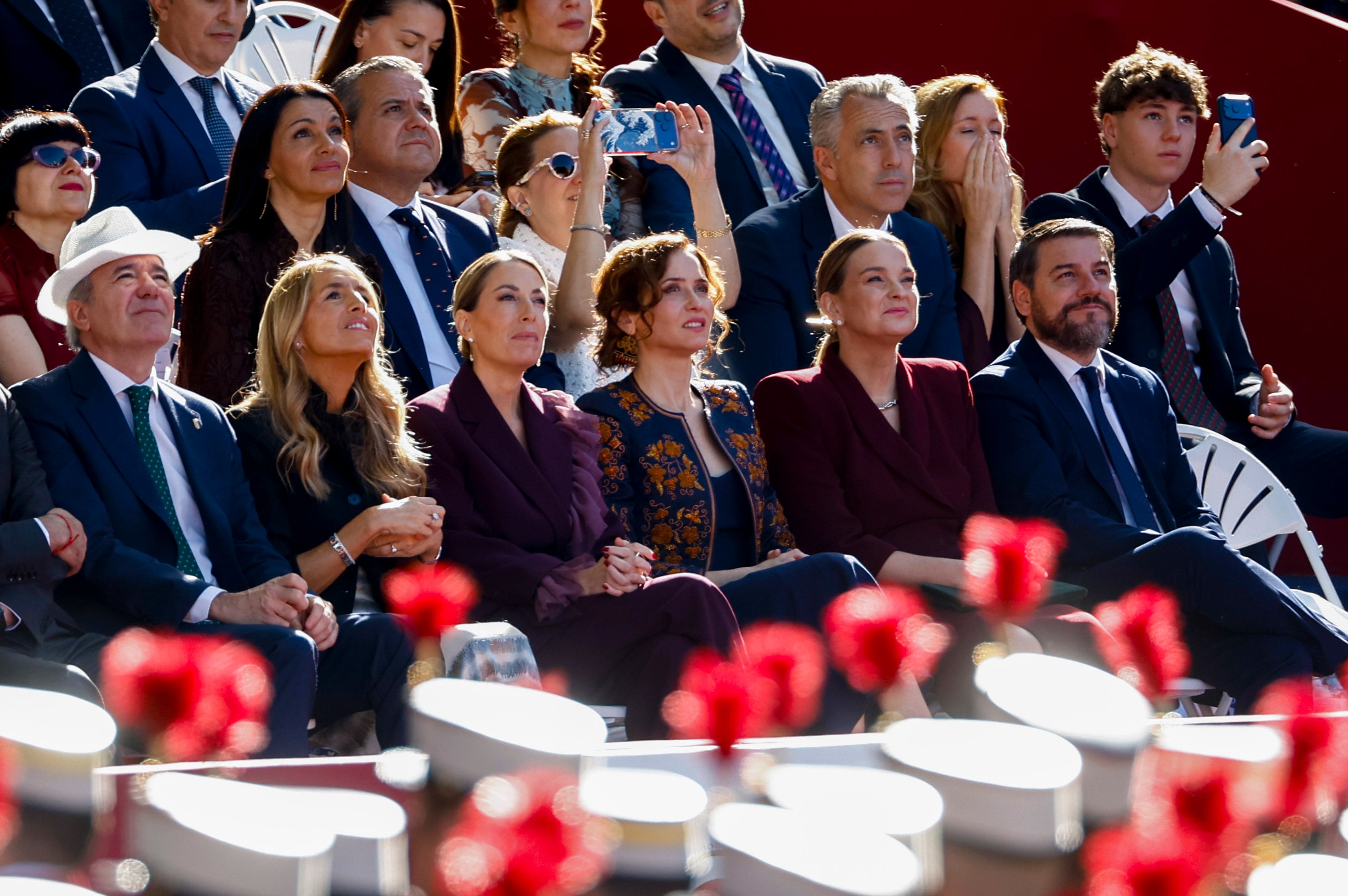 Palco de autoridades para asistir al desfile del 12 de Octubre. (EFE/Ballesteros)