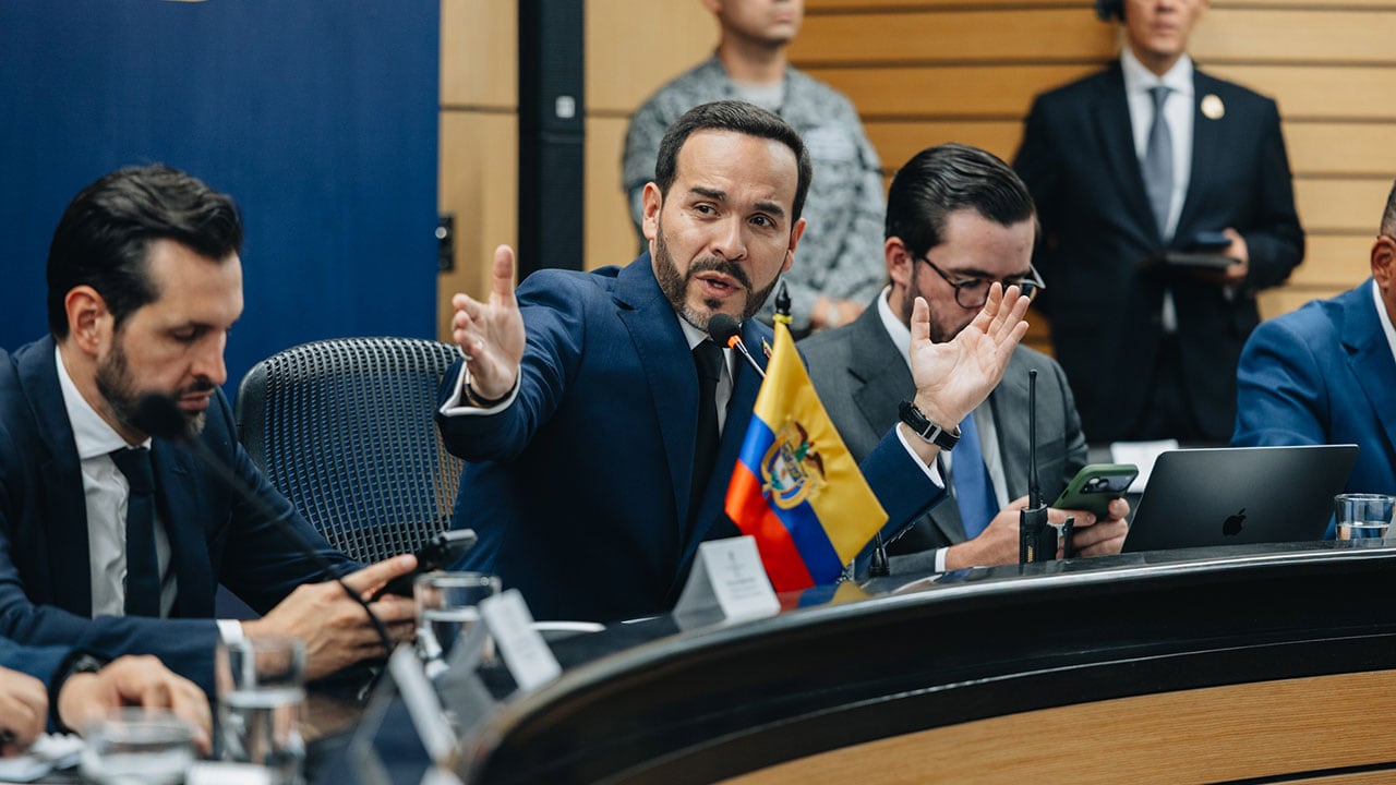 Abelardo de la Espriella ordenó expulsar a migrantes venezolanos irregulares que tengan anotaciones o delincan en Bogotá: “Sin ninguna dilación”