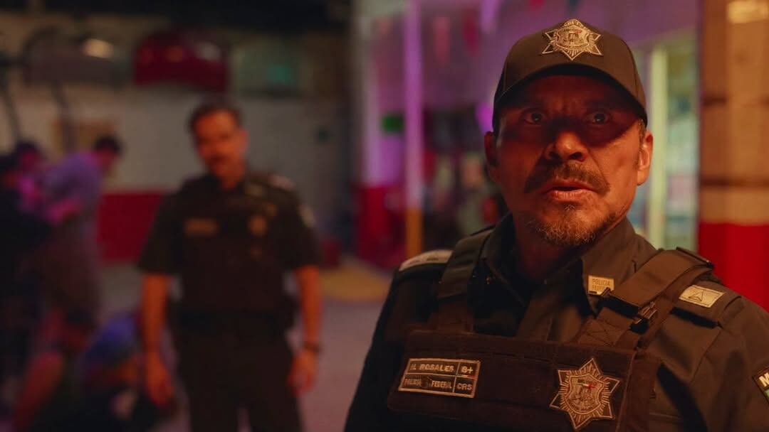 os policías. Una decisión imposible. Alfonso Herrera y Noé Hernández protagonizan ‘La captura’, dirigida por Chava Cartas el director de ‘Contraataque’. Este verano solo en Netflix.Inspirada en la operación para capturar a Joaquín Guzmán Loera, “El Chapo”. (Instagram: netflixlat)