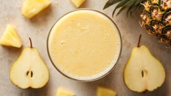 Licuado de piña con pera,