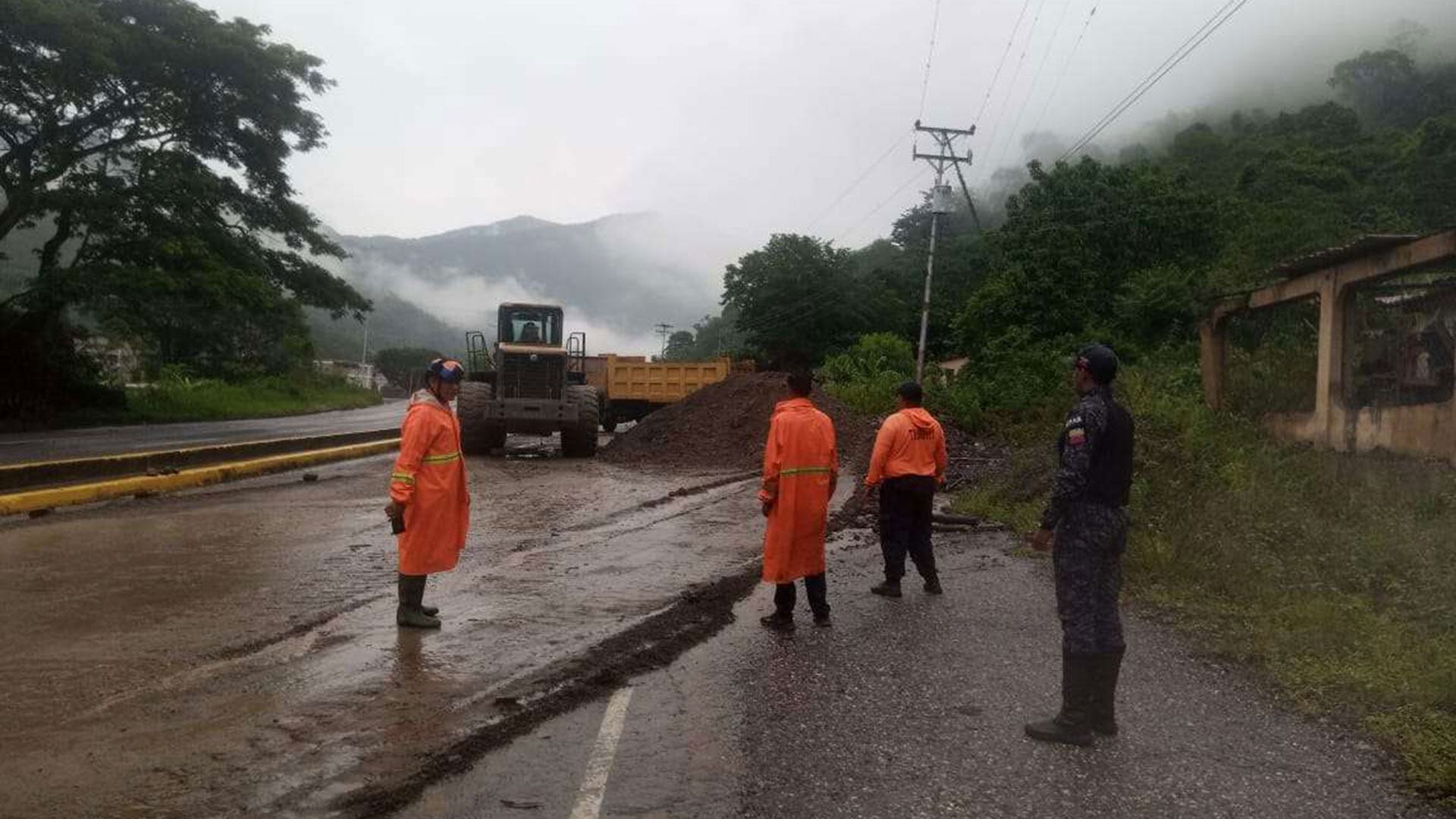 Al menos 273 familias han sido impactadas por las lluvias, afectando a una docena de municipios