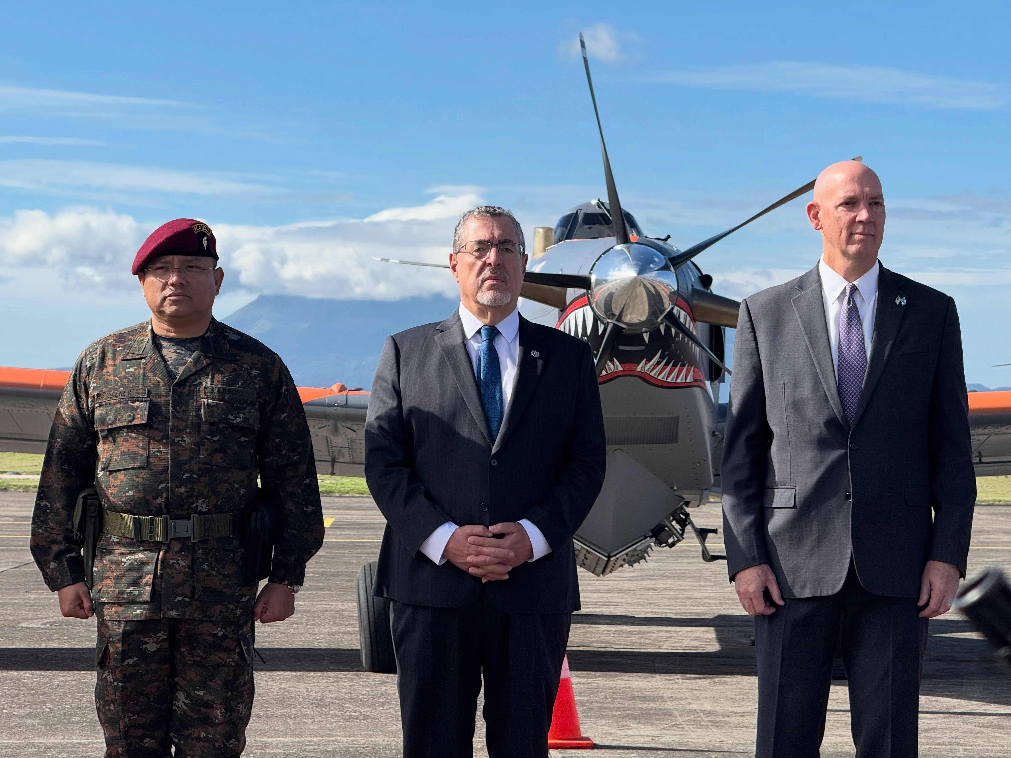 El Ejército de Guatemala incorporó tres aeronaves adquiridas por 230 millones de quetzales para combatir incendios forestales y realizar evacuaciones médicas. (Ejército de Guatemala)