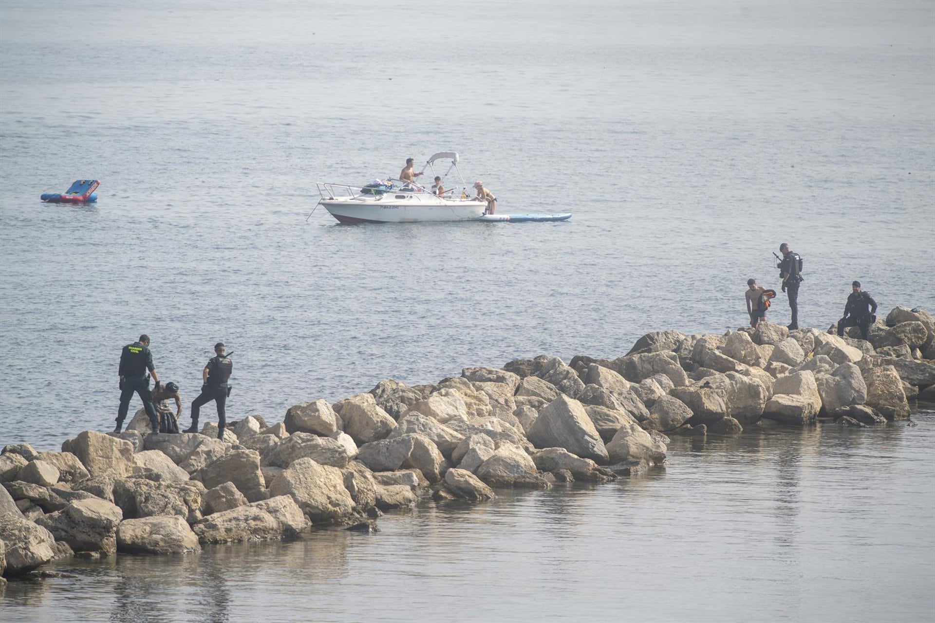 Vox afirma que "miles y miles" de migrantes continúan en Ceuta y que "los españoles siguen aterrorizados"