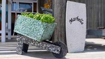 Una carretilla de decoración realizada