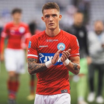 Oliver Sonne juega en el