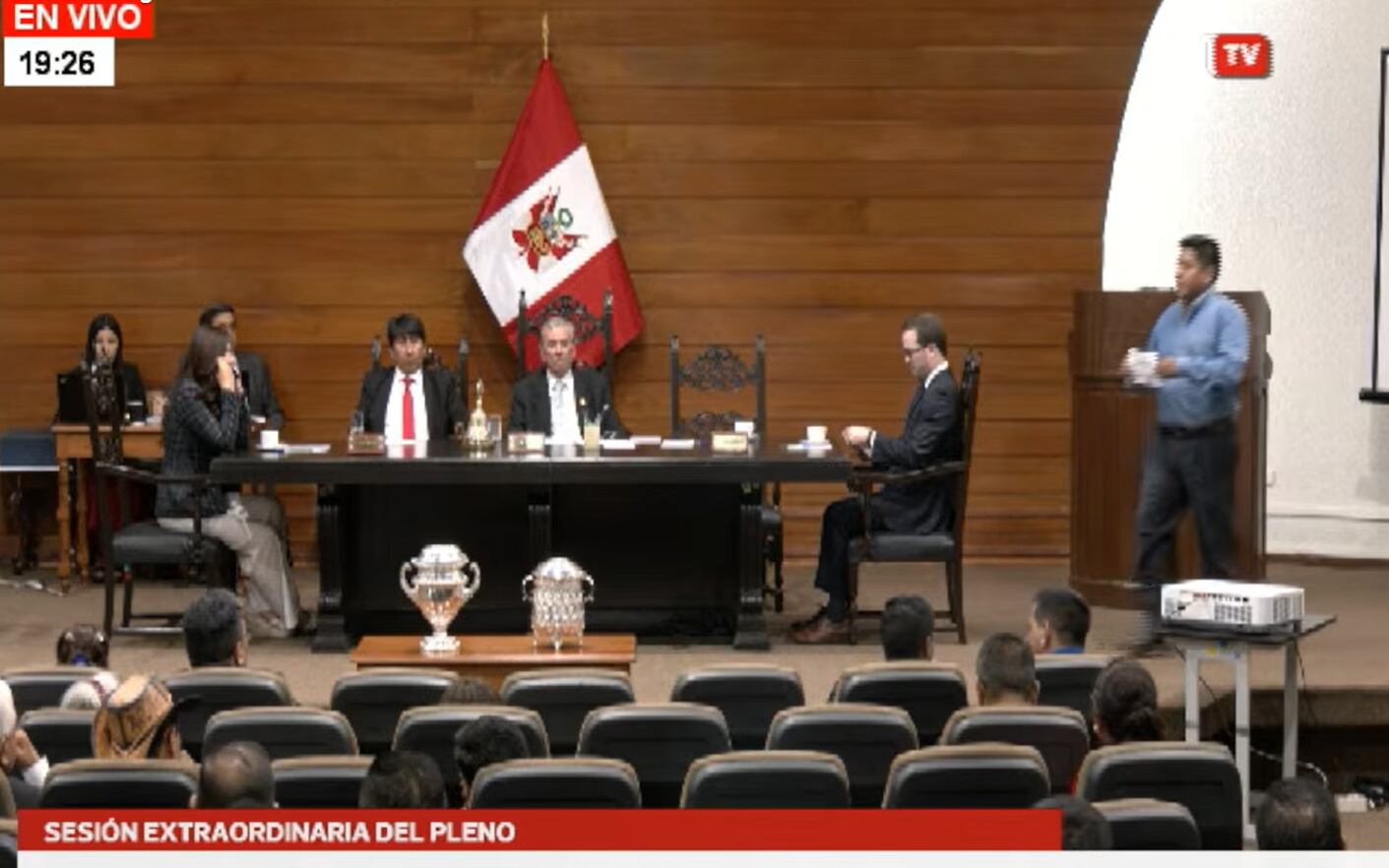 Congresista Wilson Soto muestra su voto y desata gritos de Fernando Rospigliosi en sesión que elige a nuevo presidente