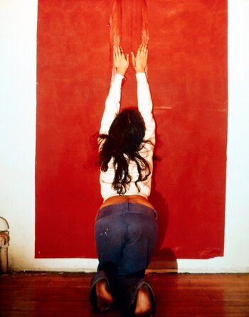 Fotografía de la obra, "Body Tracks", 1974, de la cubana Ana Mendieta. EFE/Whitney Museum of Art/Archivo