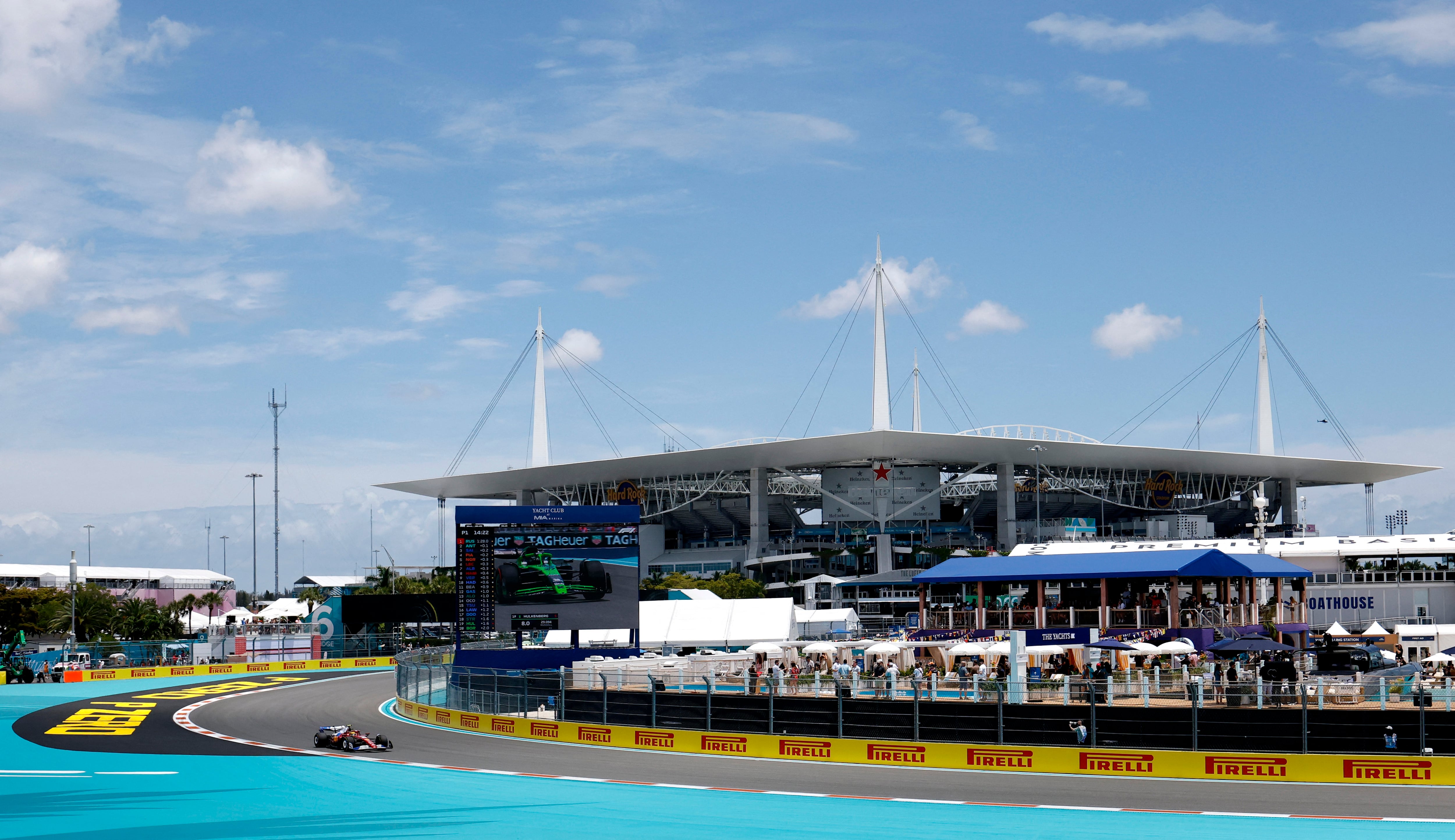 La edición 2026 del Gran Premio de Miami de Fórmula 1 transforma el Hard Rock Stadium en un epicentro global del automovilismo y entretenimiento (REUTERS)