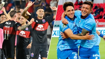 Imagen dividida: Futbolistas de Tigre en camisetas negras y rojas celebran; futbolistas de Macará en camisetas celestes se abrazan y sonríen